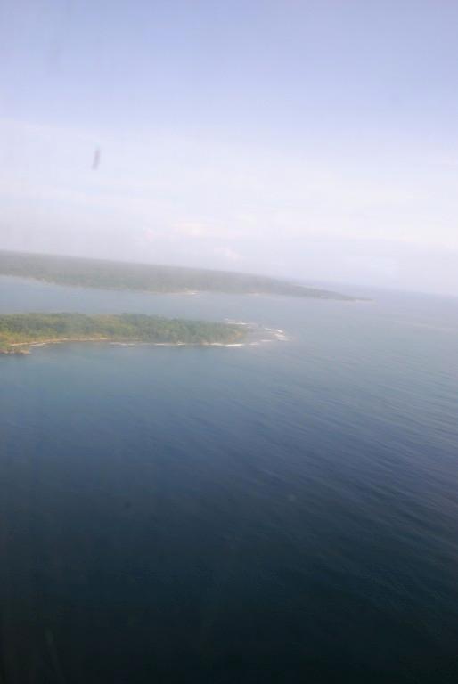 DSC_2121_036_034 [1024x768].jpg - Vue de l'avion en arrivant sur l'aéroport de Bocas del Toro